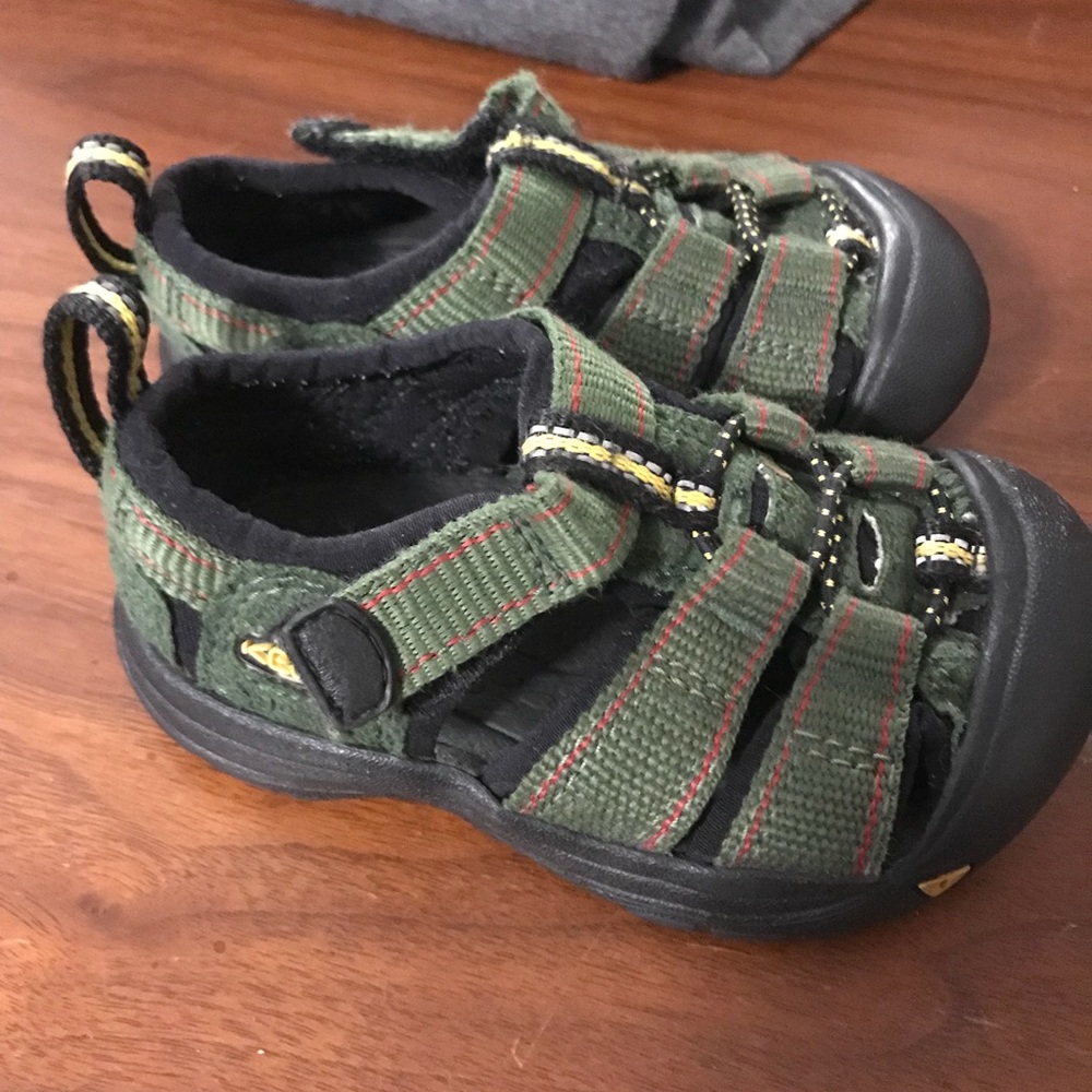 Toddler boys Keens